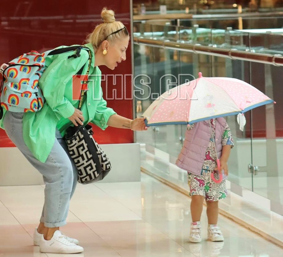 Paparazzi! Μαρία Ηλιάκη: Με την κόρη της, Κατερίνα για ψώνια (Photos)