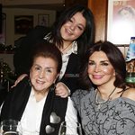 Συγκινεί η Μιμή Ντενίση με την οικογενειακή φωτογραφία που δημοσίευσε: “Πέρσι γιορτάζαμε όλοι μαζί.. φέτος λείπει η μάνα”