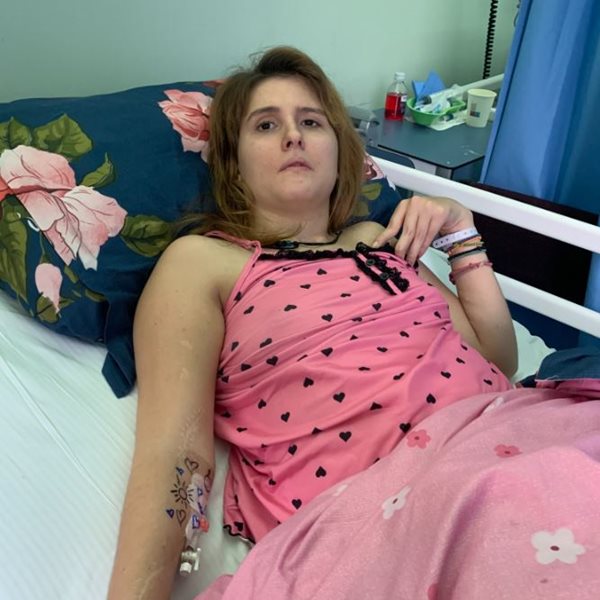 Μυρτώ της Πάρου: Στο νοσοκομείο η 26χρονη κοπέλα! Το αγανακτισμένο μήνυμα της μητέρας της