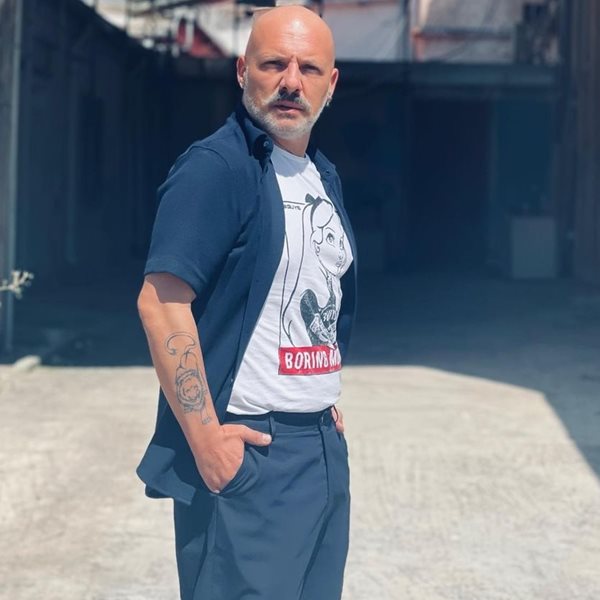 Νίκος Μουτσινάς: “Έχω κάνει τρεις προσπάθειες για υιοθεσία, θα κάνω και άλλη μια” 