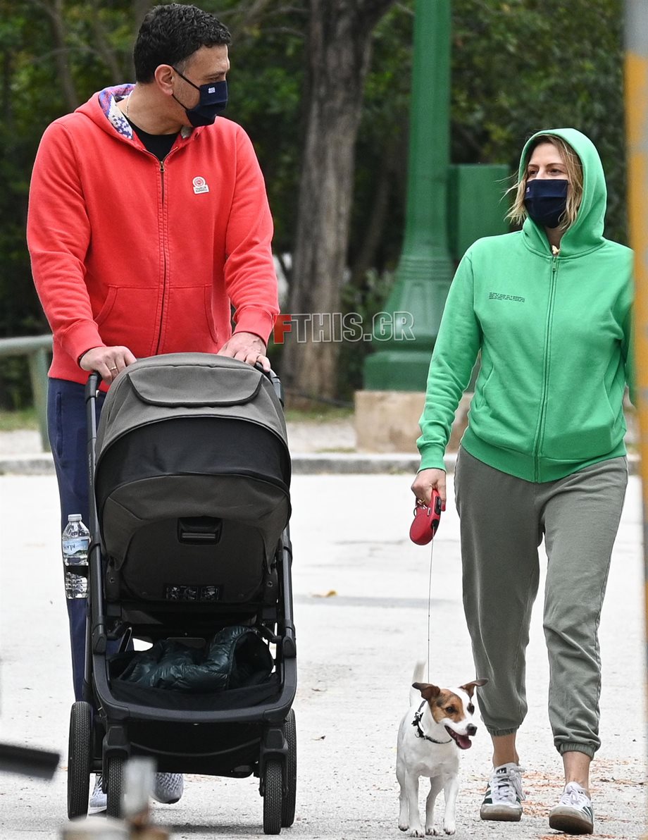 Paparazzi! Τζένη Μπαλατσινού – Βασίλης Κικίλιας: Βόλτα με τον γιο τους στο κέντρο της Αθήνας 