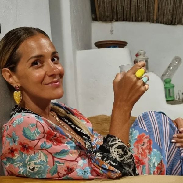 Νατάσσα Μποφίλιου: Σπάνιο φωτογραφικό υλικό με τον σύζυγό της  Χρήστο Κορτσέλη από τις διακοπές τους στην Φολέγανδρο