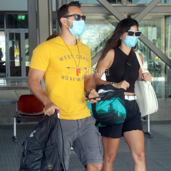Paparazzi! Χριστίνα Μπόμπα – Σάκης Τανιμανίδης: Στο αεροδρόμιο με μάσκες 