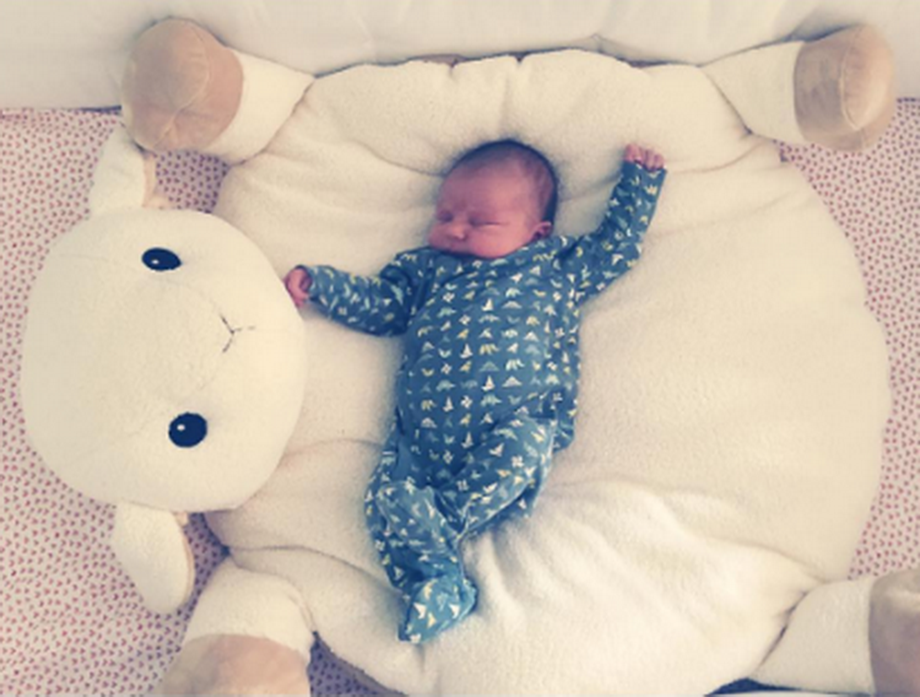 Πασίγνωστη ηθοποιός έγινε μαμά! Η πρώτη φωτογραφία του νεογέννητου στο Instagram