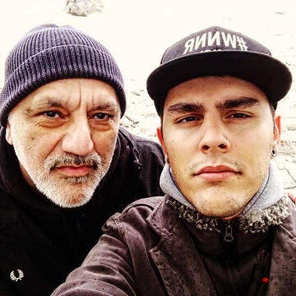 Νίκος Πορτοκάλογλου: Ο γιος του είναι πλέον 21 ετων, αρκετά γοητευτικός και πολύ ταλαντούχος