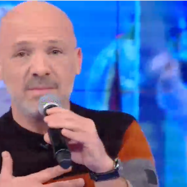 Νίκος Μουτσινάς: Η on air συγκίνηση στην έναρξη της εκπομπής του