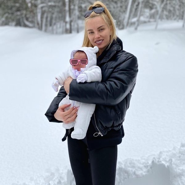 Τζούλια Νόβα: Θετική στον κορονοϊό η τριών μηνών κόρη της 