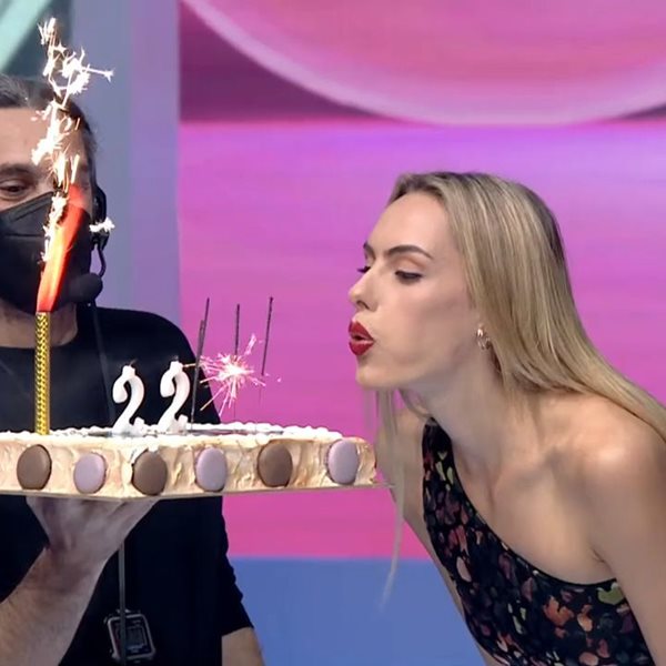 GNTM: Γενέθλια για την Όλγα Ντάλλα – Η τούρτα έκπληξη από την μητέρα της και οι ευχές των κριτών