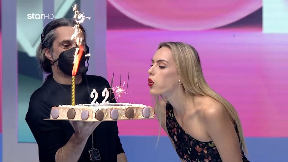 GNTM: Γενέθλια για την Όλγα Ντάλλα – Η τούρτα έκπληξη από την μητέρα της και οι ευχές των κριτών