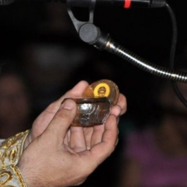 Αγρίνιο: Πιστοί προσκύνησαν κάστανο που είχε βράσει ο Άγιος Παΐσιος! Δείτε φωτογραφίες