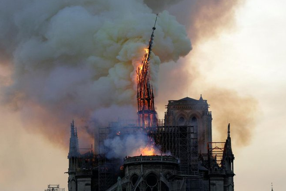 Παναγία των Παρισίων: Οι πρώτες αναφορές για τα αίτια της πυρκαγιάς στον Καθεδρικό Ναό
