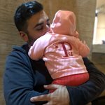 Τριαντάφυλλος Παντελίδης: Η τρυφερή ανάρτηση με την 6 μηνών κορούλα του να παρακολουθεί βίντεο με τον Παντελή Παντελίδη