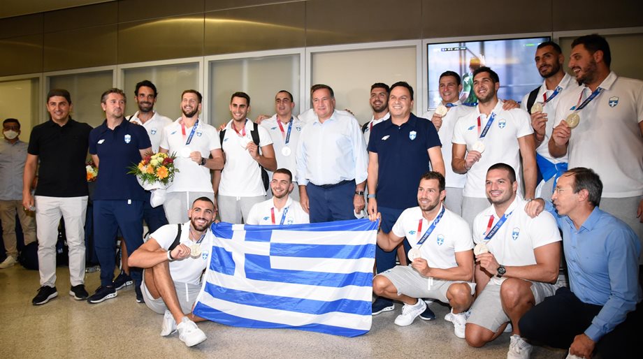 Εθνική πόλο: Επέστρεψε στην Ελλάδα μετά το ασημένιο μετάλλιο στους Ολυμπιακούς Αγώνες 