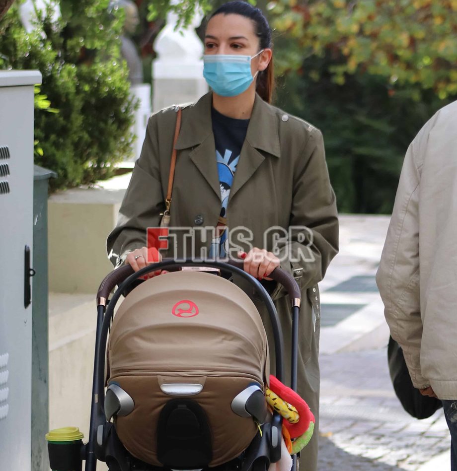 Paparazzi! Νικολέττα Ράλλη: Βόλτα με την έξι μηνών κόρη της στο κέντρο της Αθήνας 