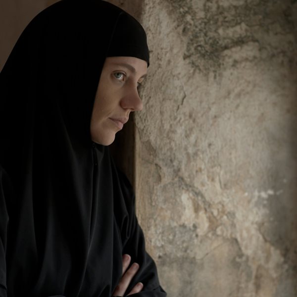 Μαύρο Ρόδο Επόμενα Επεισόδια:  Η επιστροφή της Ελισάβετ στο μοναστήρι ταράζει τις ισορροπίες