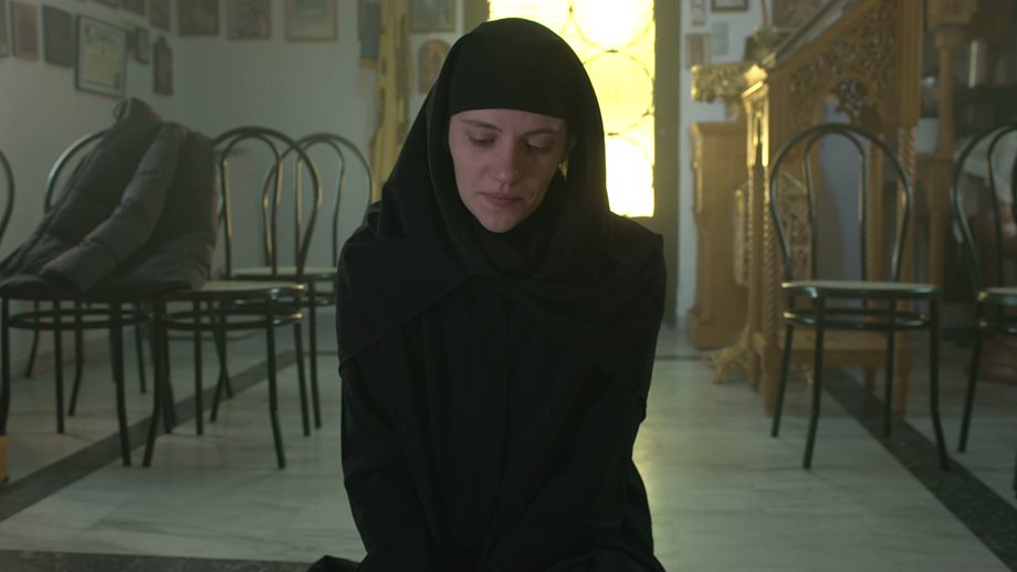 Μαύρο Ρόδο Επόμενα Επεισόδια:  Η Ελισάβετ νιώθει την ανάγκη να επισκεφτεί το μοναστήρι