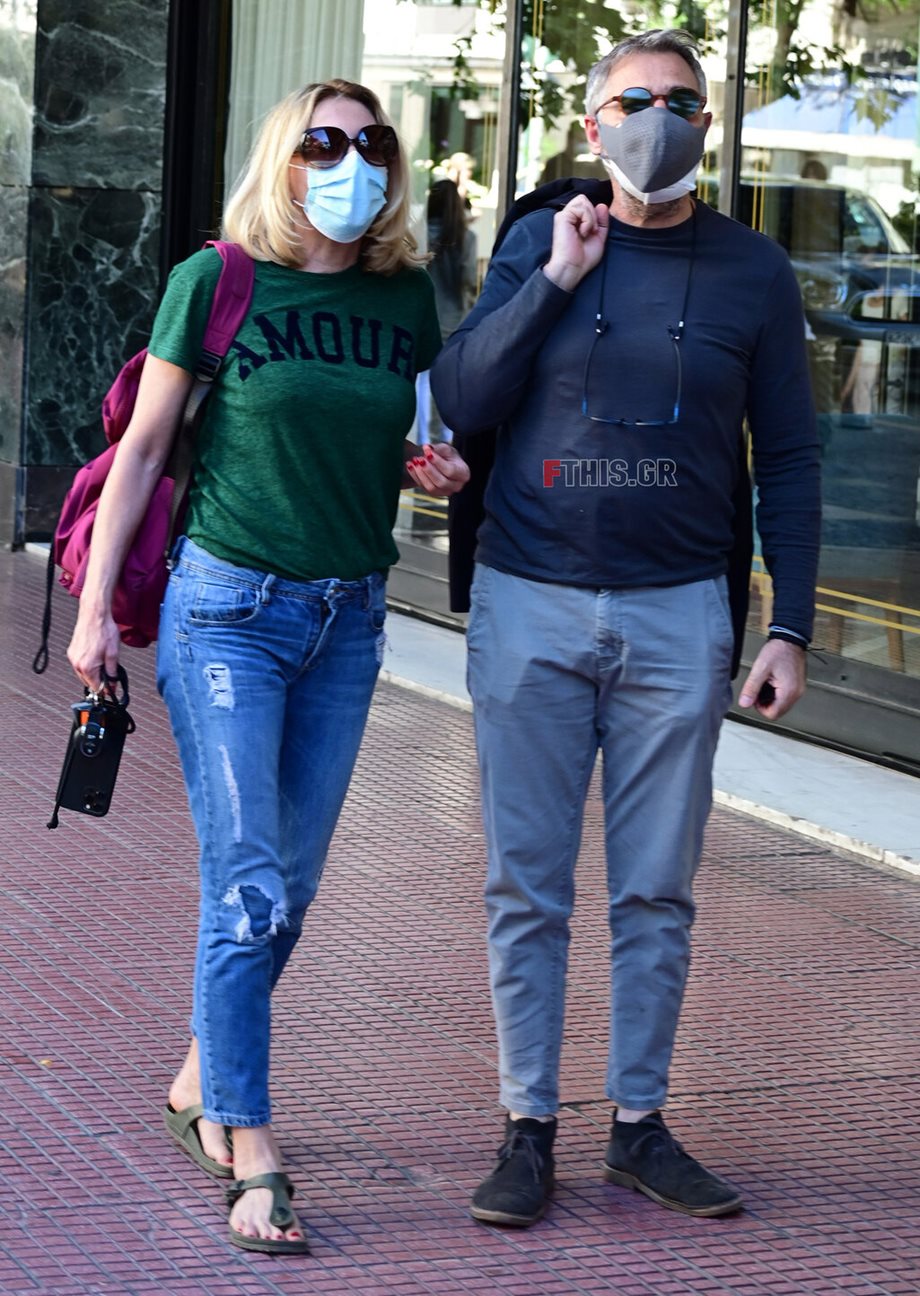 Paparazzi! Η Σμαράγδα Καρύδη με τον Θοδωρή Αθερίδη για βόλτα στο κέντρο της Αθήνας