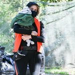 Paparazzi! Η Τζένη Μπαλατσίνου σε πρόσφατη έξοδο της με τον 4 μηνών γιο της