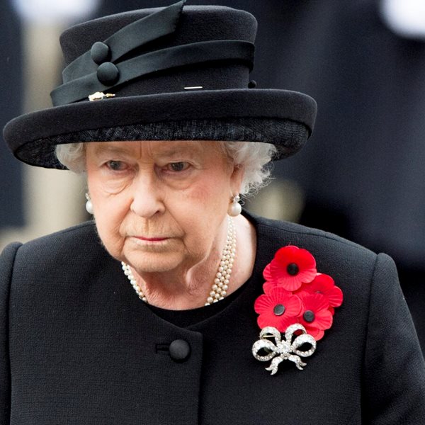Βασίλισσα Ελισάβετ: Πλησιάζει η ώρα της παραίτησης; - Η κατάσταση της υγείας της και η διαδοχή του θρόνου