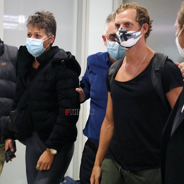 Survivor: Η Σοφία Μαργαρίτη και ο Chris Σταμούλης επέστρεψαν στην Ελλάδα- Η άφιξη στο αεροδρόμιο