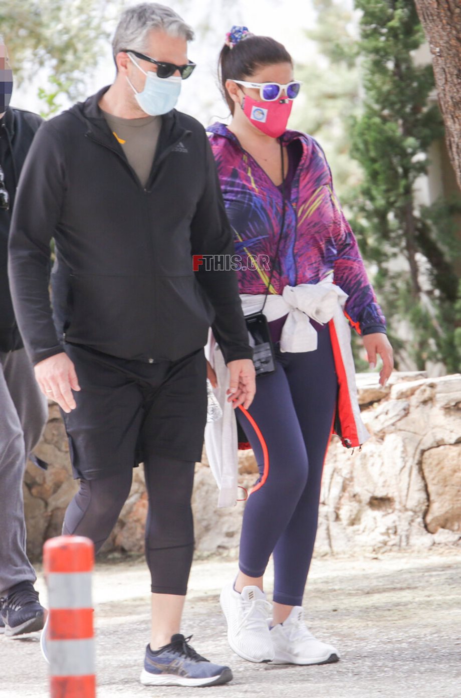 Paparazzi! Η Έλενα Παπαρίζου για περπάτημα με τον Ανδρέα Καψάλη στην Βουλιαγμένη