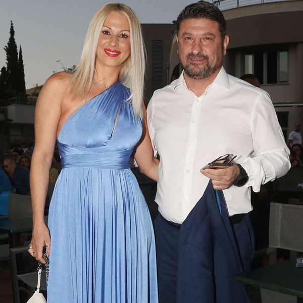 Νίκος Χαρδαλιάς: Στο γήπεδο με τη σύζυγό του Γιώτα Παναγιωτοπούλου και την κόρη τους (Φωτό)