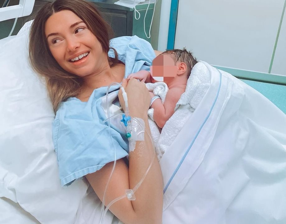 Ιωάννα Σιαμπάνη: Πήρε εξιτήριο από το μαιευτήριο και επέστρεψε στο σπίτι της λίγες ημέρες μετά τη γέννηση του γιου της