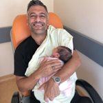 Στέλιος Κρητικός: Μας δείχνει για πρώτη φορά το πρόσωπο της νεογέννητης κόρης του – Το όνομα που θα πάρει 