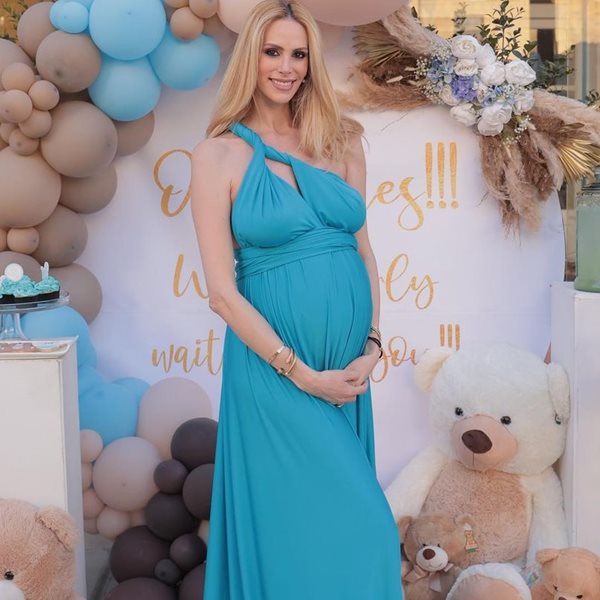 Στέλλα Δημητρίου: Έκανε baby shower λίγο πριν φέρει στον κόσμο τα δίδυμα αγοράκια της   