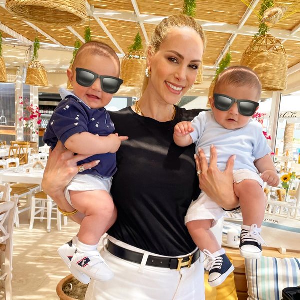 Στέλλα Δημητρίου: Βάφτισε τους δίδυμους γιους της στην Κύπρο! (Φωτό)