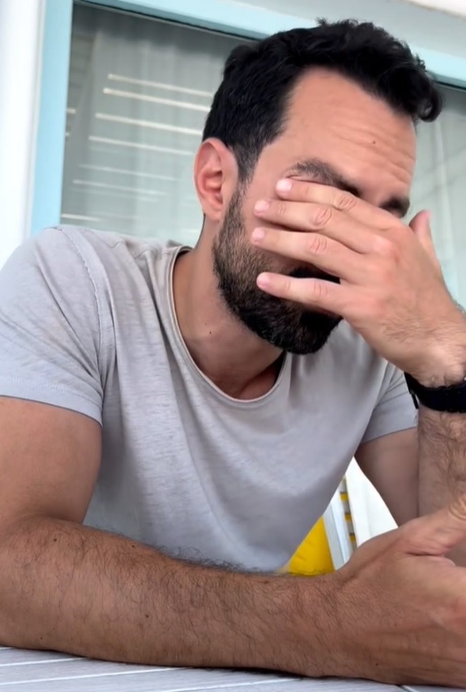 Σάκης Τανιμανίδης: Το τηλεφώνημα που έκανε στον πατέρα του και τον συγκίνησε (Βίντεο)