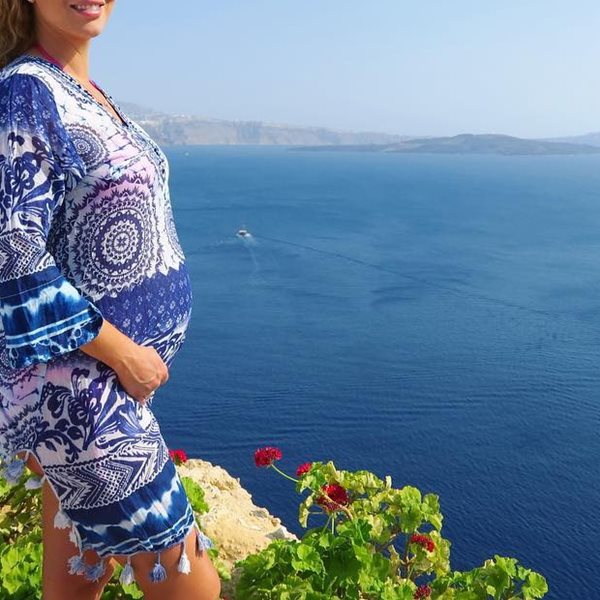 Γνωστή Ελληνίδα αποχαιρετά την Ελλάδα λίγους μήνες πριν γεννήσει το δεύτερο παιδάκι της
