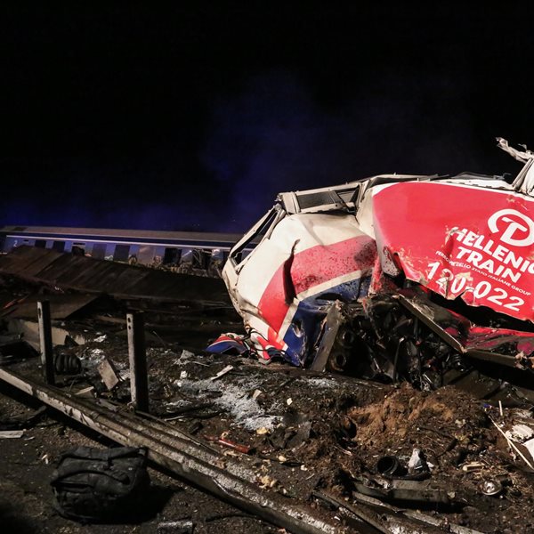 Τραγωδία στα Τέμπη: 32 νεκροί ο νέος απολογισμός από τη σύγκρουση τρένων
