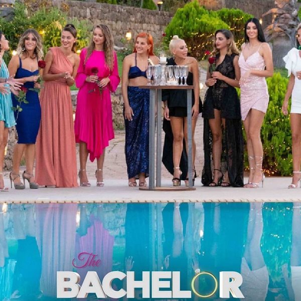 The Bachelor: Παίκτρια απαθανατίστηκε να διασκεδάζει εκτός σπιτιού (Βίντεο)