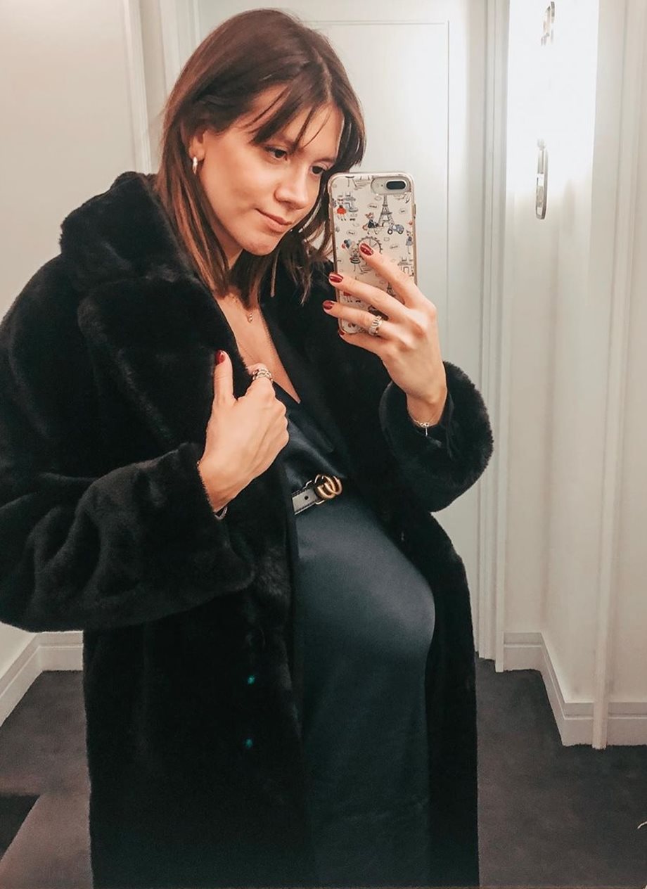 Νίκη Θωμοπούλου: Δημοσίευσε φωτογραφία που θηλάζει την νεογέννητη κόρης της