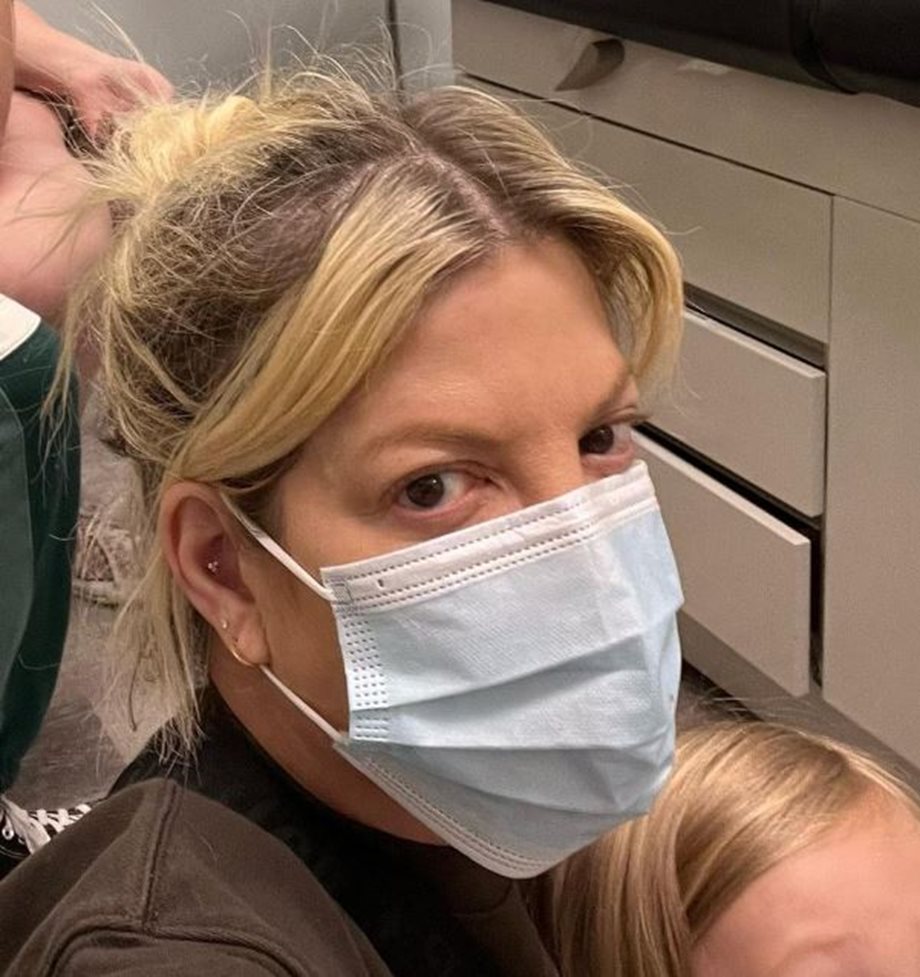 Τόρι Σπέλινγκ: Στο νοσοκομείο με τα παιδιά της! Εκτέθηκαν σε "ακραία" μούχλα