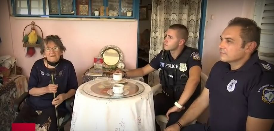 Φωτιά στην Πάρνηθα: Η κ. Τούλα έφτιαξε τελικά καφέ στους αστυνομικούς 