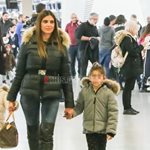 Σταματίνα Τσιμτσιλή και Θέμης Σοφός: Στο αεροδρόμιο μαζί με τις κόρες τους, Νάγια και Μαίρη