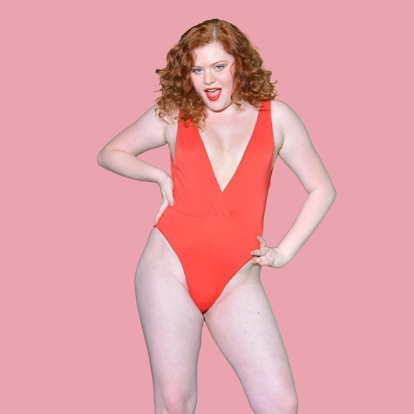 Ξανθή Τζερεφού: Δείτε το plus size model του GNTM να ποζάρει topless 