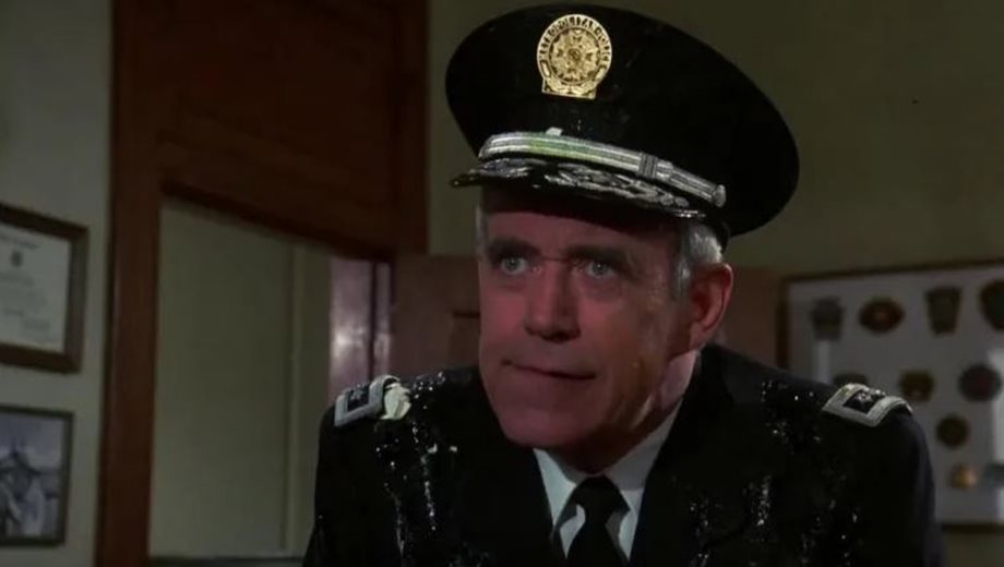 Πέθανε ο ηθοποιός Τζορτζ Ρόμπερτσον, ο αρχηγός της Αστυνομίας στην ταινία "Η Μεγάλη των Μπάτσων Σχολή"