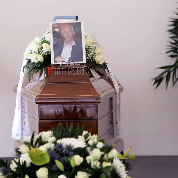 Κωνσταντίνος Τζούμας: Θλίψη στην κηδεία του ηθοποιού 