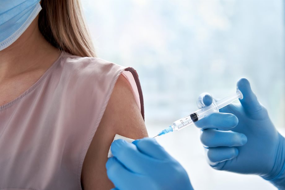Κορονοϊός: Στους τρεις μήνες από τη δευτερη η τρίτη δόση εμβολίου