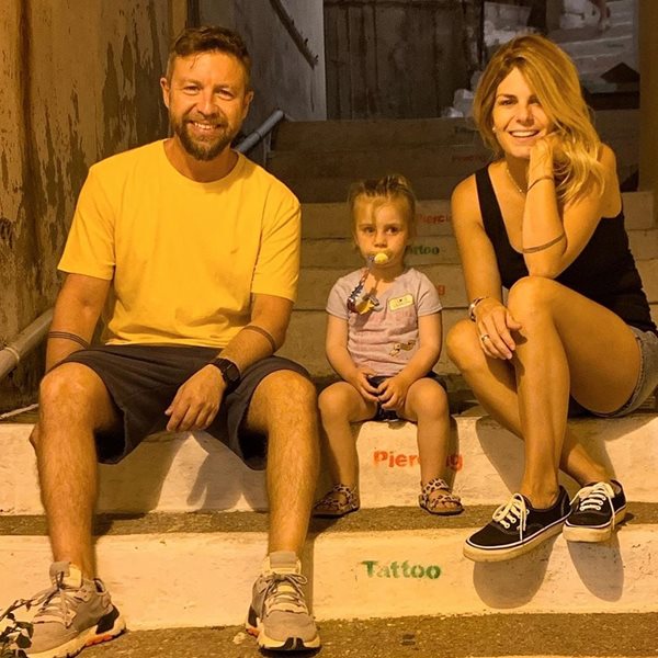Γιάννης Βαρδής: Στο νοσοκομείο με τη σύζυγο του και την κόρη του