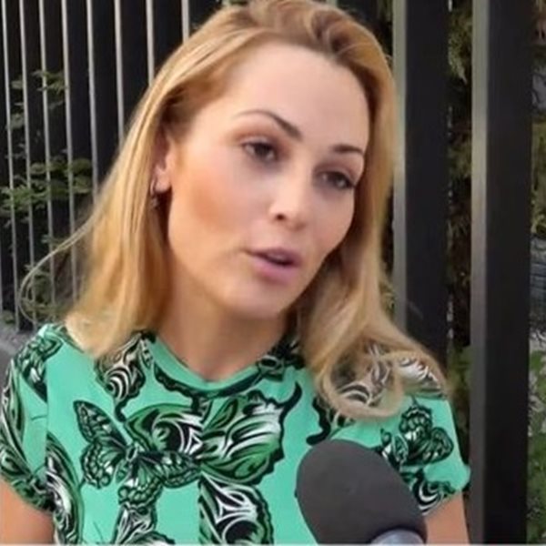 Ελένη Βουλγαράκη: Απαντά για το περιστατικό με την ρεπόρτερ του "Χαμογέλα και Πάλι" στον γάμο Μουζουράκη