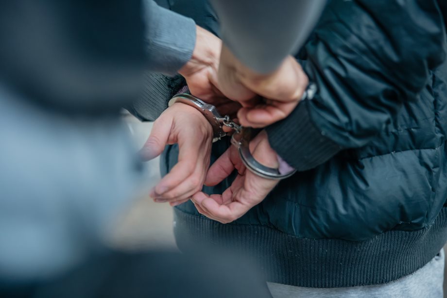 Μύκονος: Συνελήφθη γνωστός επιχειρηματίας για το πάρτι με ναρκωτικά σε βίλα