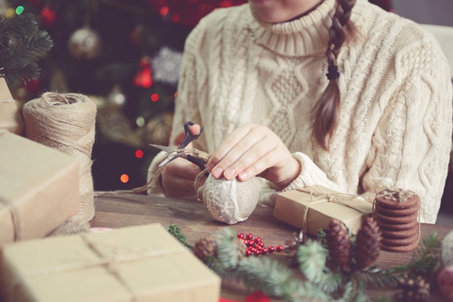 Χειροποίητα χριστουγεννιάτικα στολίδια: 6 ιδέες για να εξοικονομήσεις χρήματα και να έχεις το πιο ιδιαίτερο δέντρο