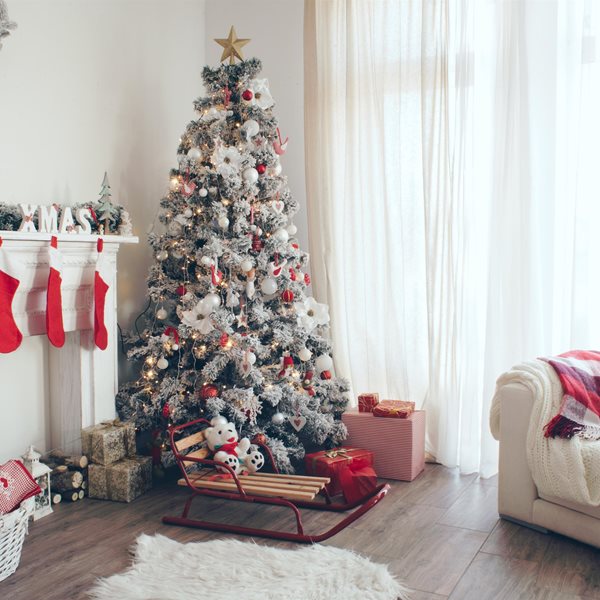 Χριστουγεννιάτικη διακόσμηση μικρού σαλονιού - Οικονομικές ιδέες για να φέρεις τα Χριστούγεννα σπίτι σου!