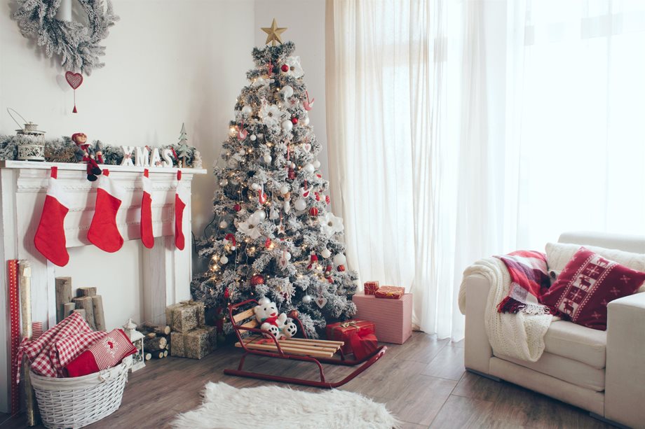 Χριστουγεννιάτικη διακόσμηση μικρού σαλονιού - Οικονομικές ιδέες για να φέρεις τα Χριστούγεννα σπίτι σου!