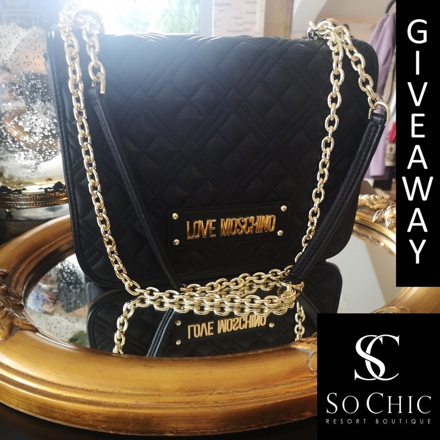 Ένας τυχερός θα κερδίσει μία τσάντα LOVE MOSCHINO από το e-shop So Chic Luxury Boutique!