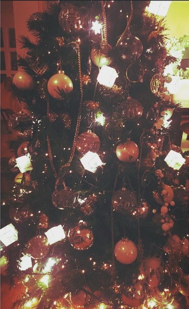 Το Χριστουγεννιάτικο δέντρο της Ρούλας Κορομηλά